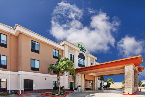 Jacinto City Hotel | Holiday Inn Express & Suites Houston East by IHG