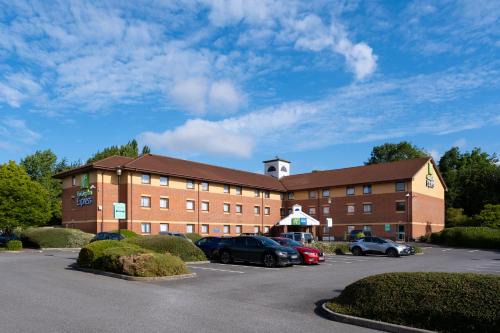 Taunton Hotel | Holiday Inn Express Taunton East by IHG