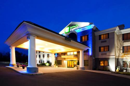 North Syracuse Hotel | Holiday Inn Express Syracuse Airport by IHG