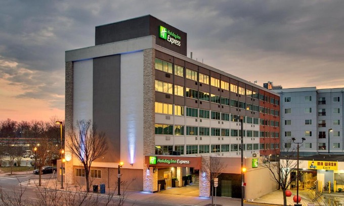 Downtown Hotel | Holiday Inn Express Washington DC Silver Spring by IHG