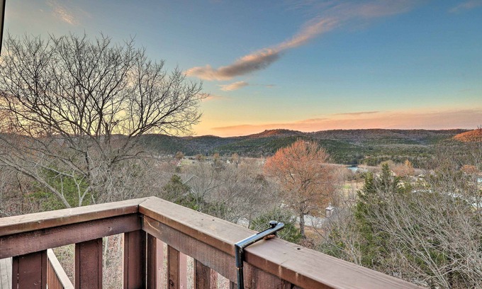 Eureka Springs House | Holiday Island Escape w/Panoramic Lake Views