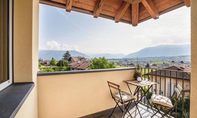 St. Michael/San Michele Apartment | Holiday Apartment 'Meine Bleibe - Olive' with Mountain View, Garden & Wi-Fi