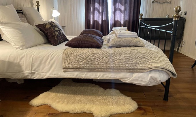 Hundall Cabin | 🥇 Holiday Lettings Beech Lodge 6 Bed Luxury