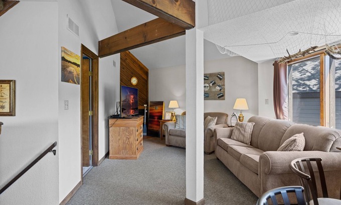 Osage Beach Villa | Holiday Shores 30 - Beautiful Villa with Resort Amenities!