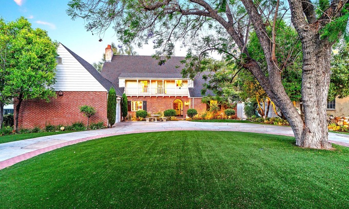 North Arroyo House | Holiday Special! Achitectural Masterpiece Rose Bowl Mansion 5min WalkTo RoseBowl