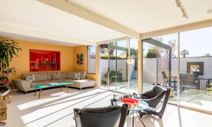 Racquet Club Estates Condo | Holiday Special. Dec 1 thru Dec 31 $95. per night