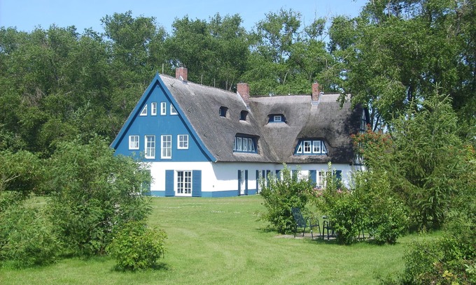 Altenkirchen Apartment | Holiday under the thatched roof - Flat 7
