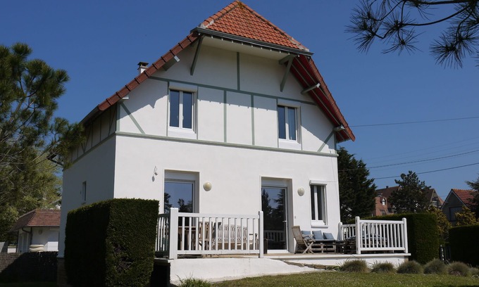 Cabourg House | Holiday villa 100m from the sea with garden and sun terrace