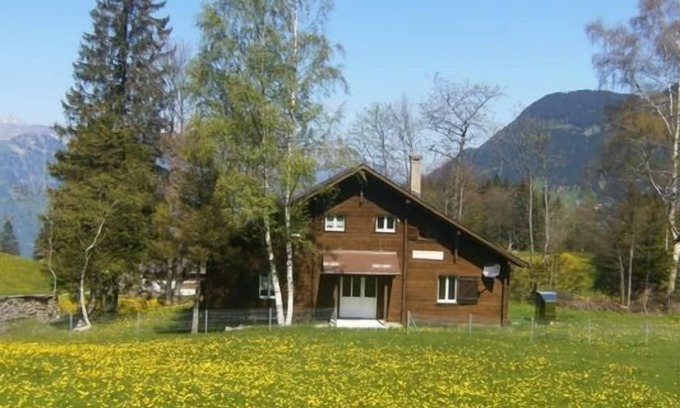 Buerglen Ski Chalet | Holidays in the green right