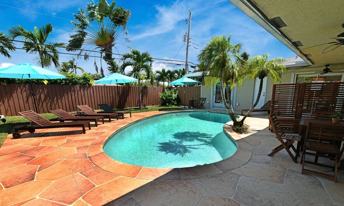 Imperial Point Apartment | Holidays Sale | 20-40% discounts | Pool available | Beach 5min | Grill