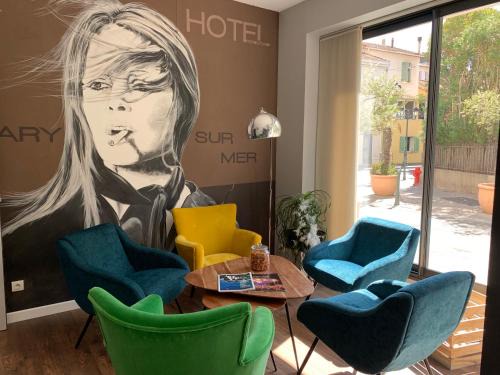 Sanary-sur-Mer Hotel | Holidays & Work HOTEL