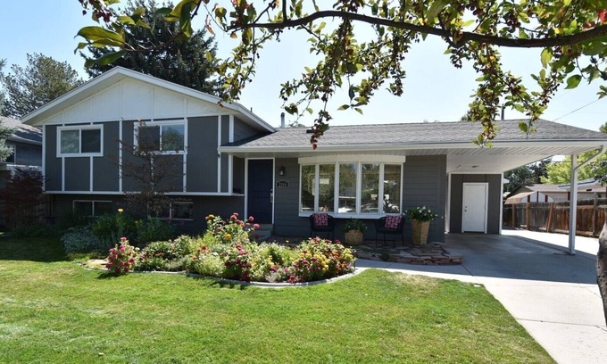 Holladay House | "Holladay, Holiday" - Executive Home - Close to Ski Resorts