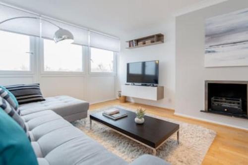 Holland Park Apartment | Holland Park 2 Bed Flat by BaseToGo
