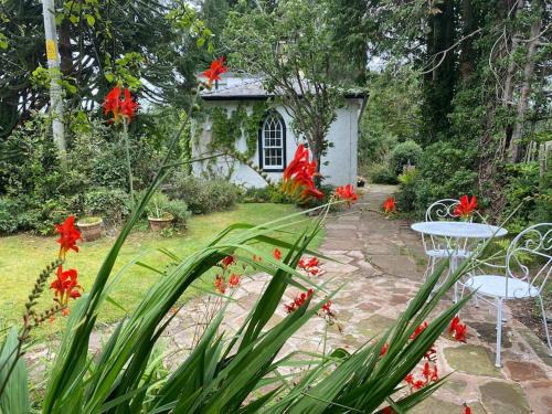 Harker House | Holly Cottage. Romantic Getaway. Tourist base.