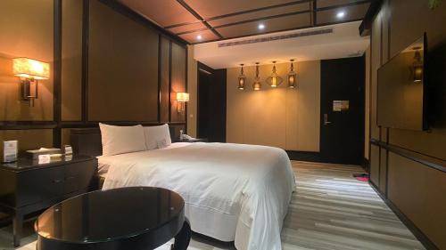 Pitou Hotel | Holly Wood Motel