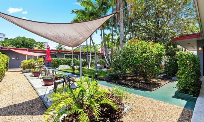 Downtown Hollywood Apartment | Hollywood 1BR Condo: Pets Allowed, BBQ & Parking