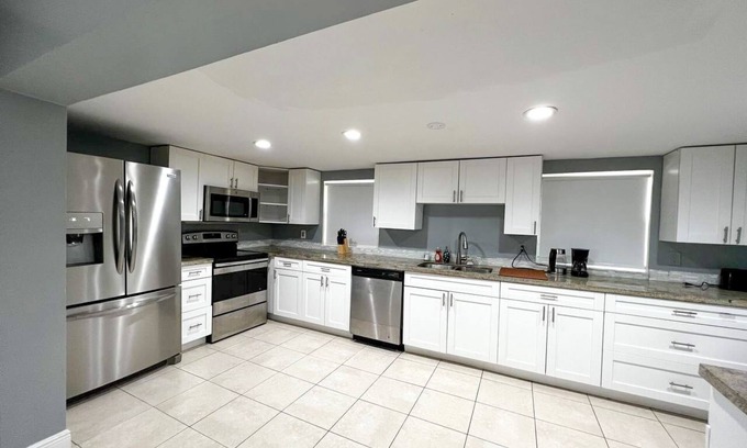 Driftwood Apartment | Hollywood 2 bedrooms with free parking of premises