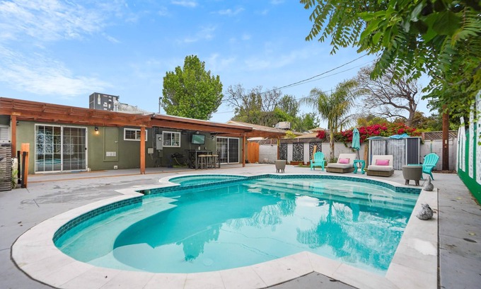 Valley Glen House | Hollywood Flash Sale Now 25% Off