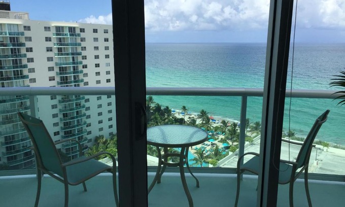 Hollywood South Central Beach Apartment | Hollywood on Beach Apartment