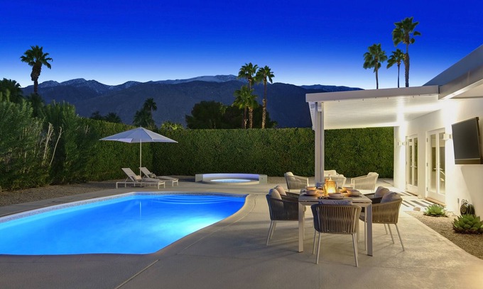 Palm Springs House | Hollywood Palms Estate- Ultra-Luxe, Pool, Spa, Firepit, Outdoor Kitchen & More