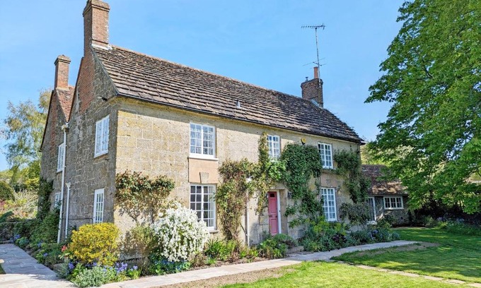 Pulborough House | Holme Street House and Dove Cote Lodge