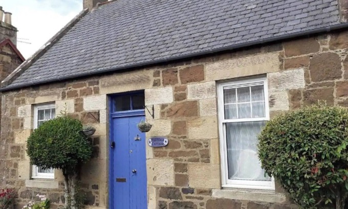 Freuchie Cottage | Holmlea Cottage, a sweet and charming getaway in a picturesque Fife village.