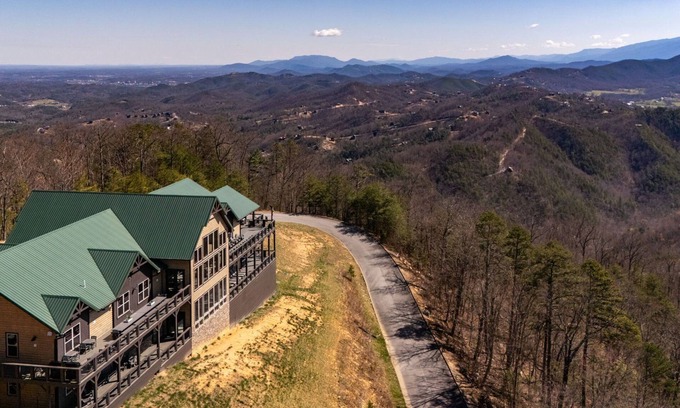 Gatlinburg - Pigeon Forge Cabin | HOLY COW! 16 Bedroom Luxury! PUPPY SPA/POOL/VIEWS, GOT IT ALL!