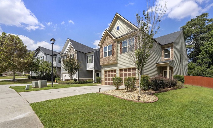 Church Street House | Home Away For Home 10 min from airport