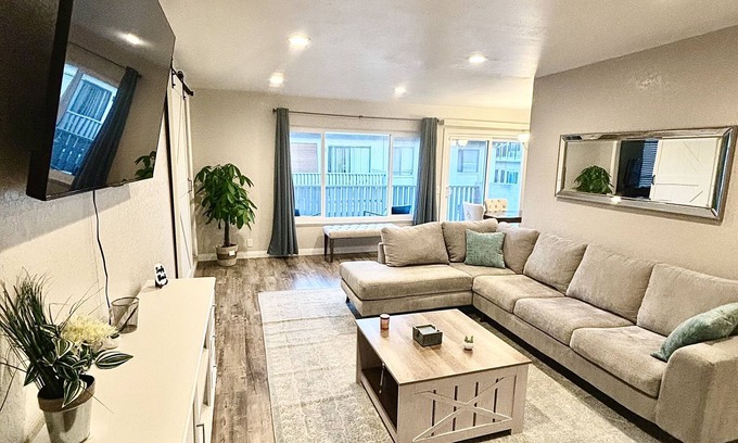 Bonita Apartment | Home Away From - 2 Bed Condo