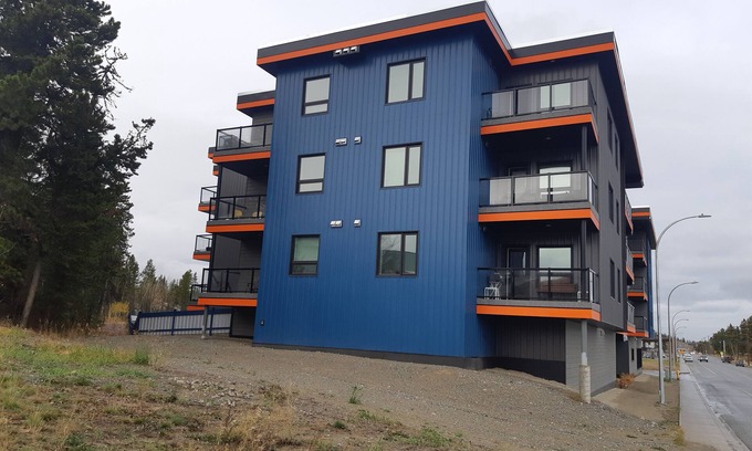 Whitehorse Condo | Home away from Home. Recent secure building. Completely equipped kitchen.