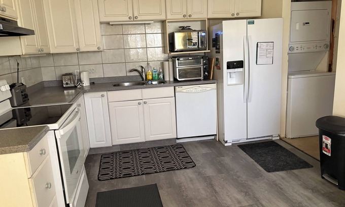 Southeast Calgary House | Home away from home. None smoking and wifi connection in 3 weeks. Full kitchen