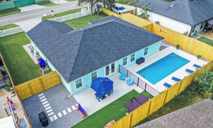 St. Augustine South House | Home Away STAy with heated pool! Come enjoy a 4 bedroom/2 bath home