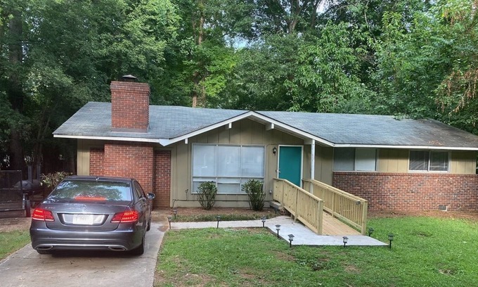 Smyrna House | Home close to Downtown Atlanta and Braves Stadium