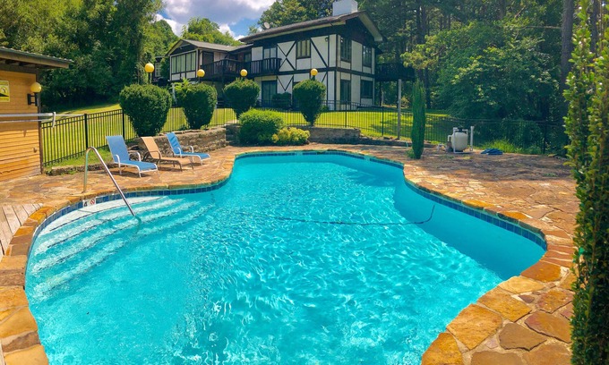Eureka Springs House | Home near Beaver Lake with pool table, private pool, game room, AC & firepit