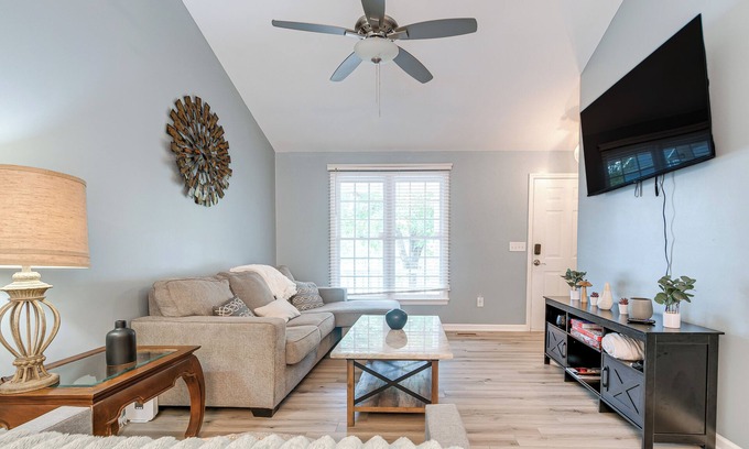 Downtown House | Home w/Pet-Friendly Yard, 1 Mi to Dtwn Raleigh!