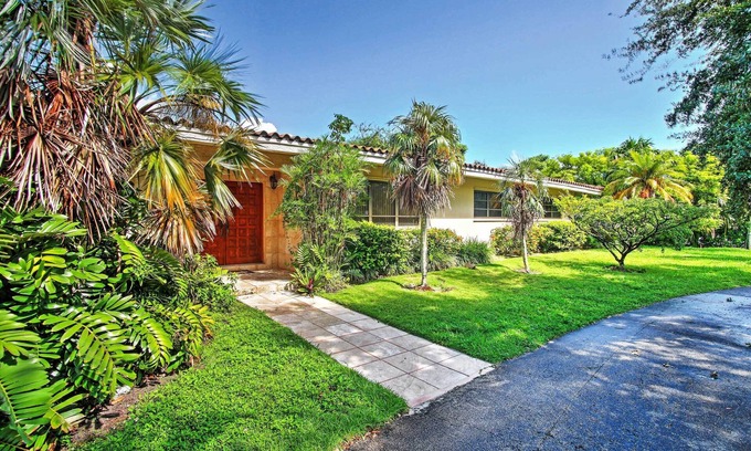Pinecrest House | Home w/Pool in Upscale Pinecrest Village