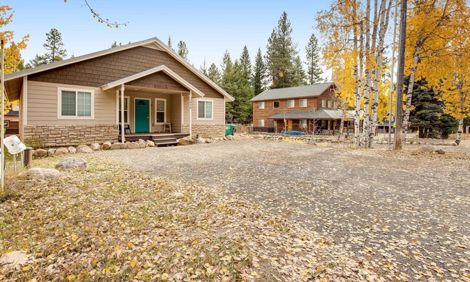 McCall House | Home with large deck & WiFi - near the lake, trails and town
