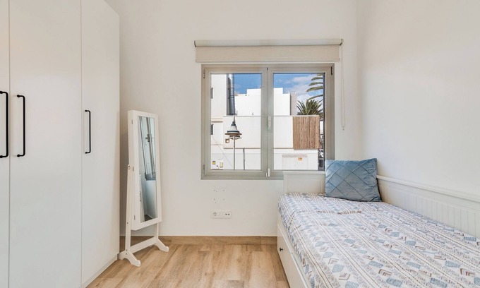Playa de Arinaga Apartment | Home2Book Coastal Retreat with Sea Views, Arinaga