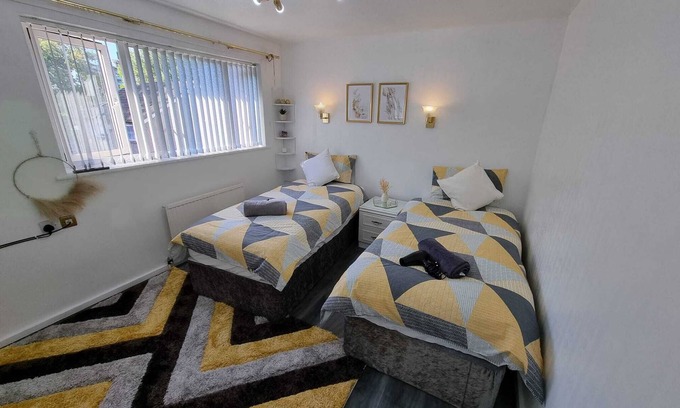 Leeds House | Homely space - walking distance to city centre w/free parking & Netflix