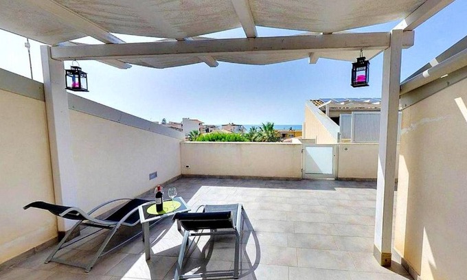 Punta Secca Apartment | Homerez - 100 m away from the beach! Appartement for 2 ppl. at Punta Secca