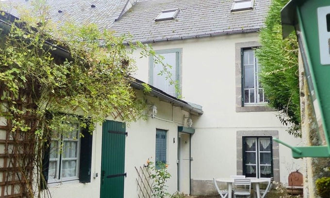 Murol House | Homerez - Amazing house for 10 ppl. with garden and terrace at Murol