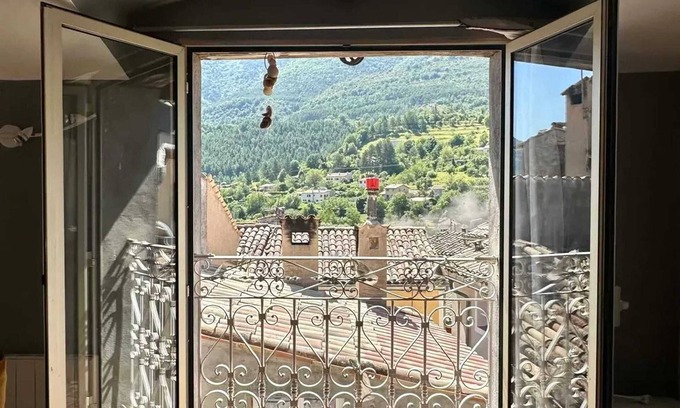 Entrevaux Apartment | Homerez - Apartment in Entrevaux - Mountain View