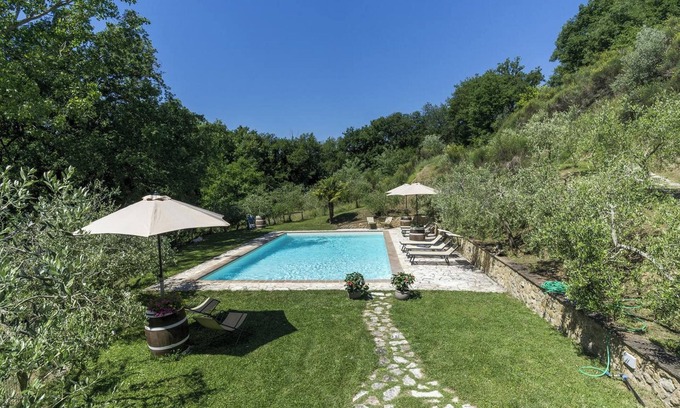 Montepulciano Apartment | Homerez - Apartment in Montepulciano, pool