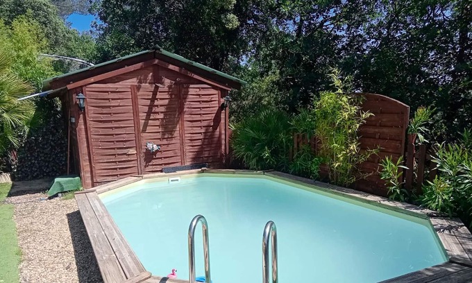 Tourves Apartment | Homerez - Appartement for 4 ppl. with swimming-pool and garden at Tourves