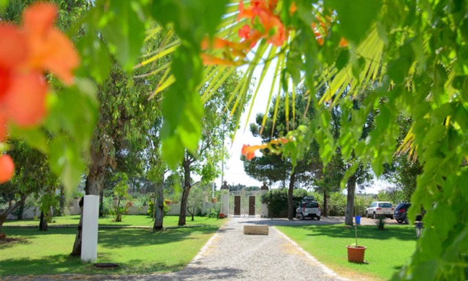 Campomarino di Maruggio Apartment | Homerez - Appartement 500 m away from the beach with shared pool and jacuzzi