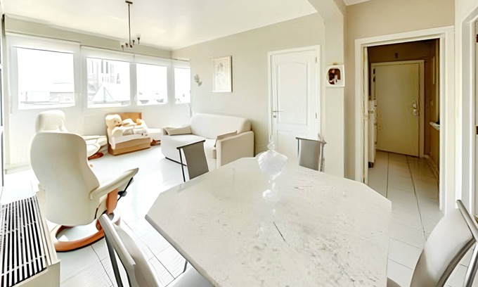 Blankenberge Apartment | Homerez - Blankenberge Apt, parking
