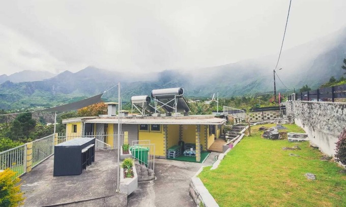 Cilaos House | Homerez - Charming house in Cilaos with mountain view