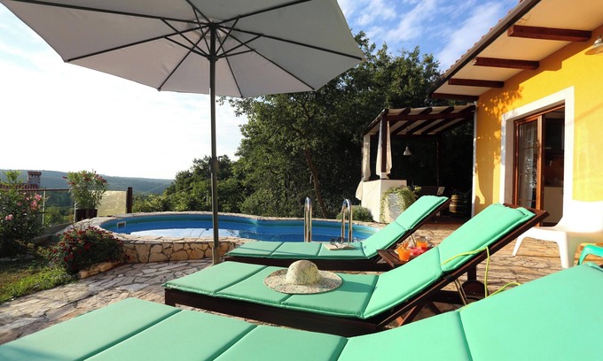 Ripenda Verbanci Villa | Homerez - Charming villa with private pool near the sea and garden