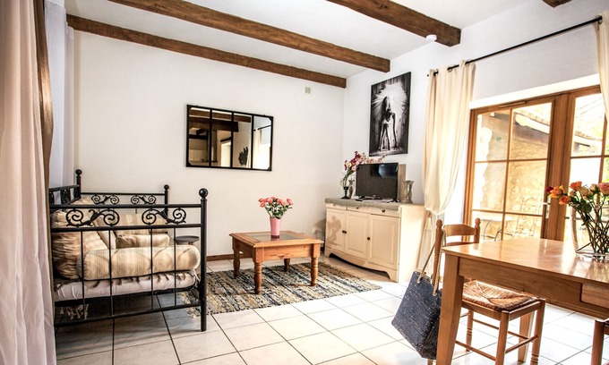 Saint-Front-de-Pradoux House | Homerez - House for 4 ppl. with shared pool and spa at Saint-Front-de-Pradoux