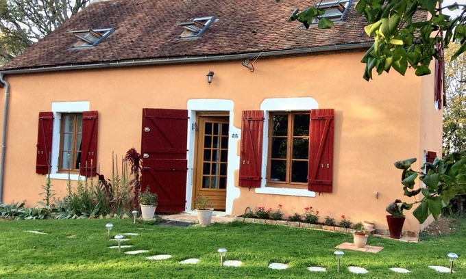 Dampierre-sous-Bouhy House | Homerez - House in Dampierre Sous Bouhy